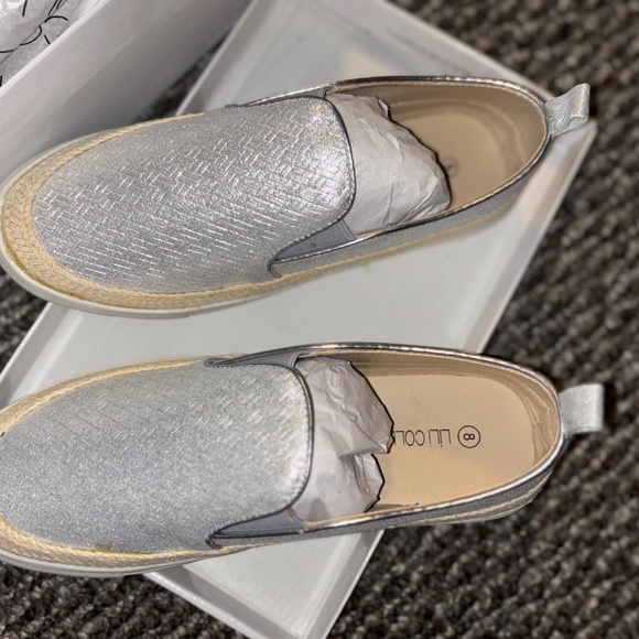 Womans  Lili Collection slip-on sneakers size 8 NIB - Picture 5 of 10